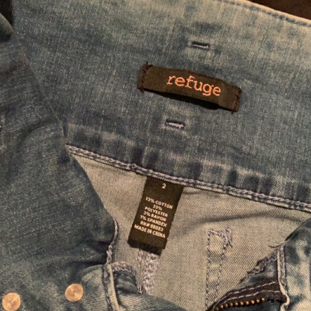LLight-Wash Ripped Jeans - Picture 2 of 2